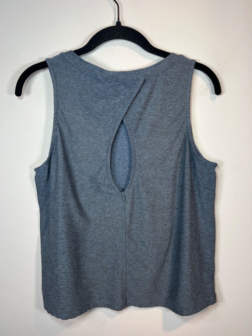 We Wander Sleeveless Keyhole Back Tank Top Shirt Blue Stretch Yoga Sporty Medium - Picture 8 of 12